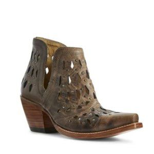 Ariat Women's Dixon Studded Western Boot 7.5